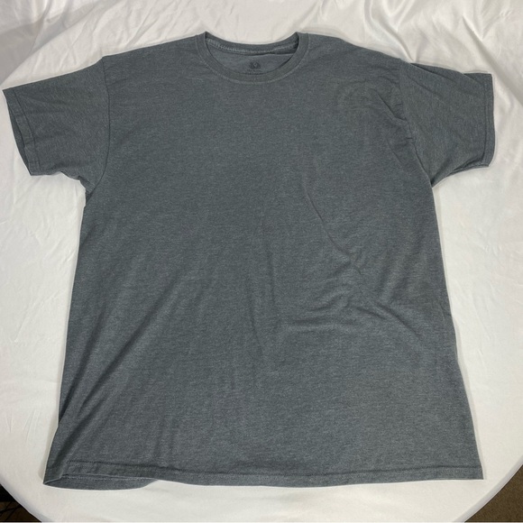 Fruit of the Loom Men’s Platinum Basic Dark Heather Gray Tee - Picture 1 of 3